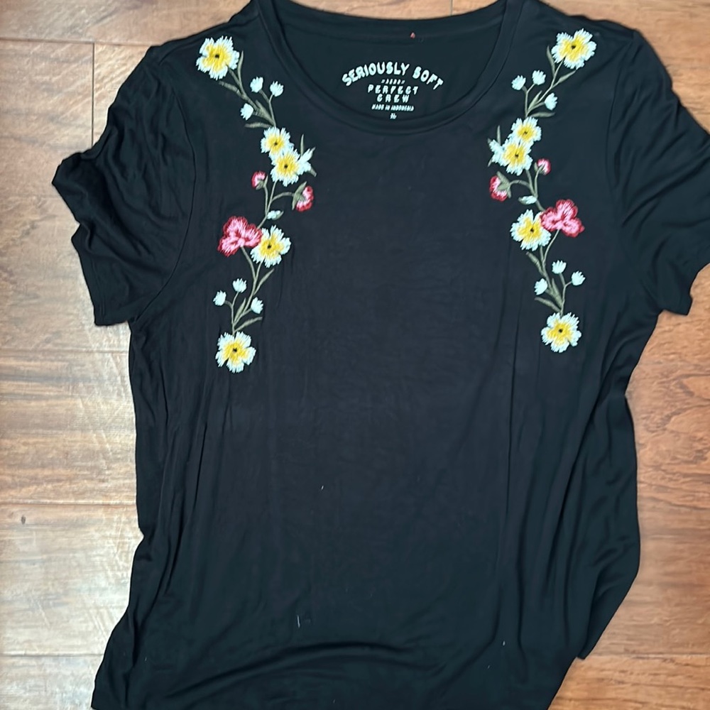 Aeropostal floral tee